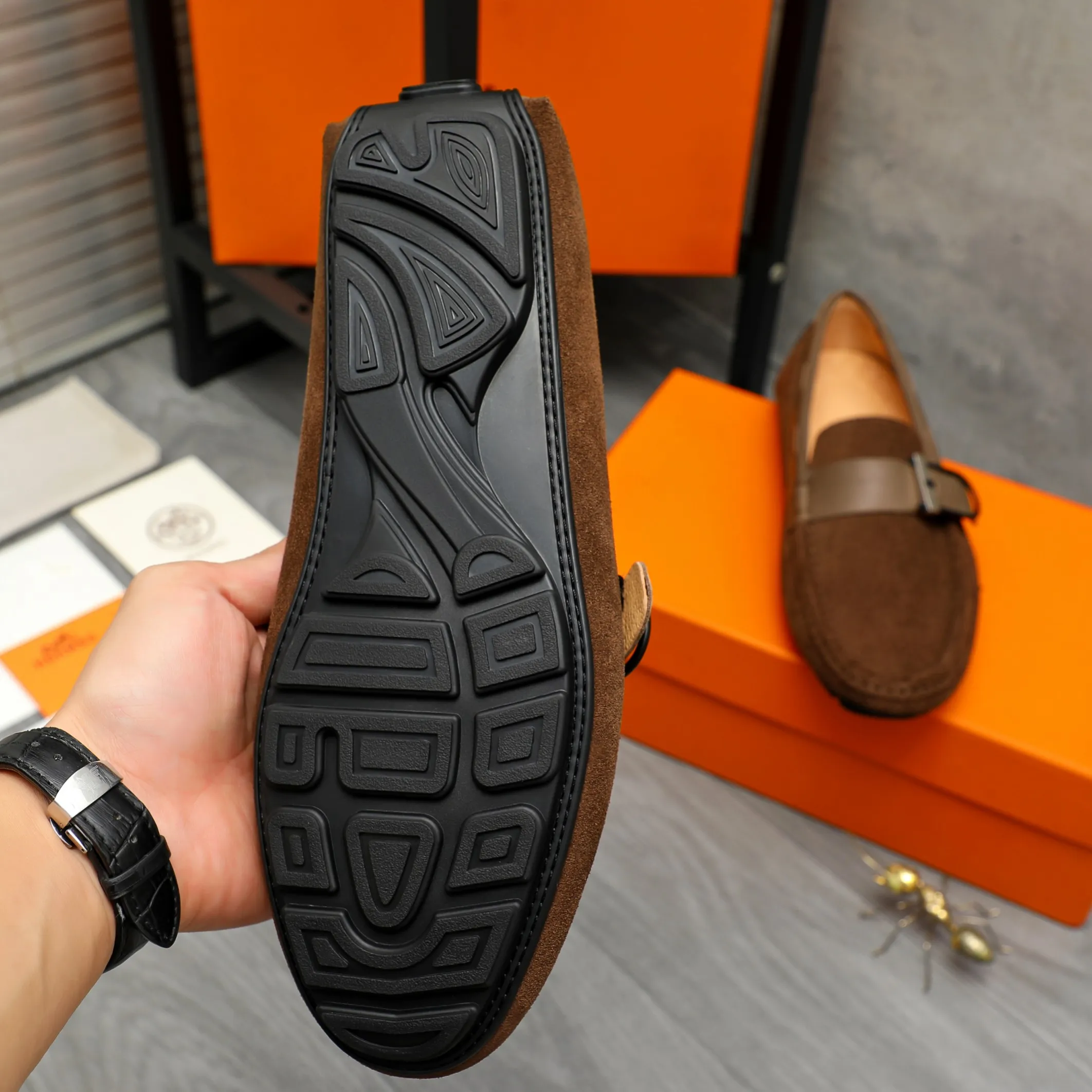 P380 Product trademark: HERMES "Hermes" casual slip-on men's shoes Regular size: 38-44 Product material: Selected frosted cowhide upper, pigskin lining, rubber outsole